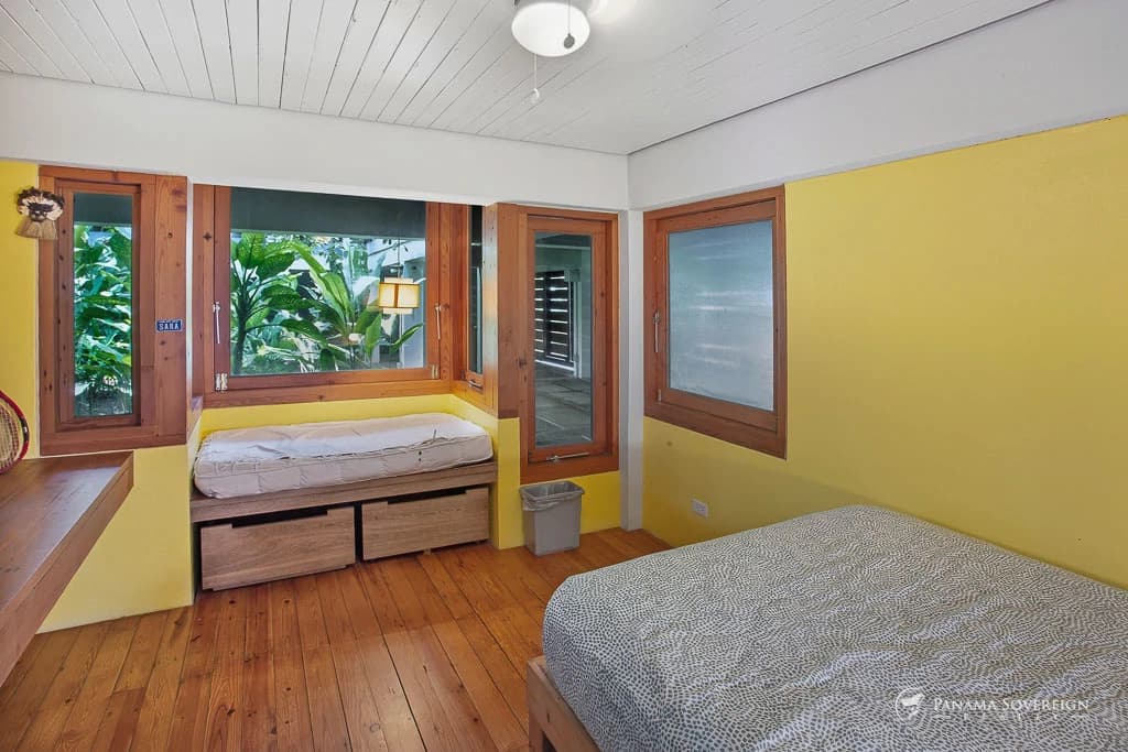 4 Bedroom House in Canal Zone - photo 37