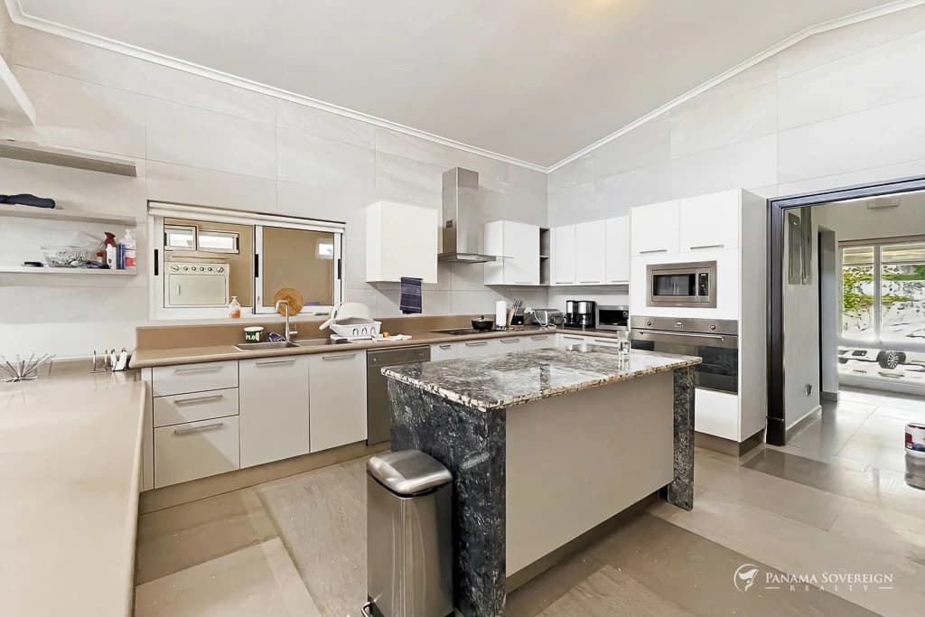 5 Bedroom House in San Carlos - photo 33