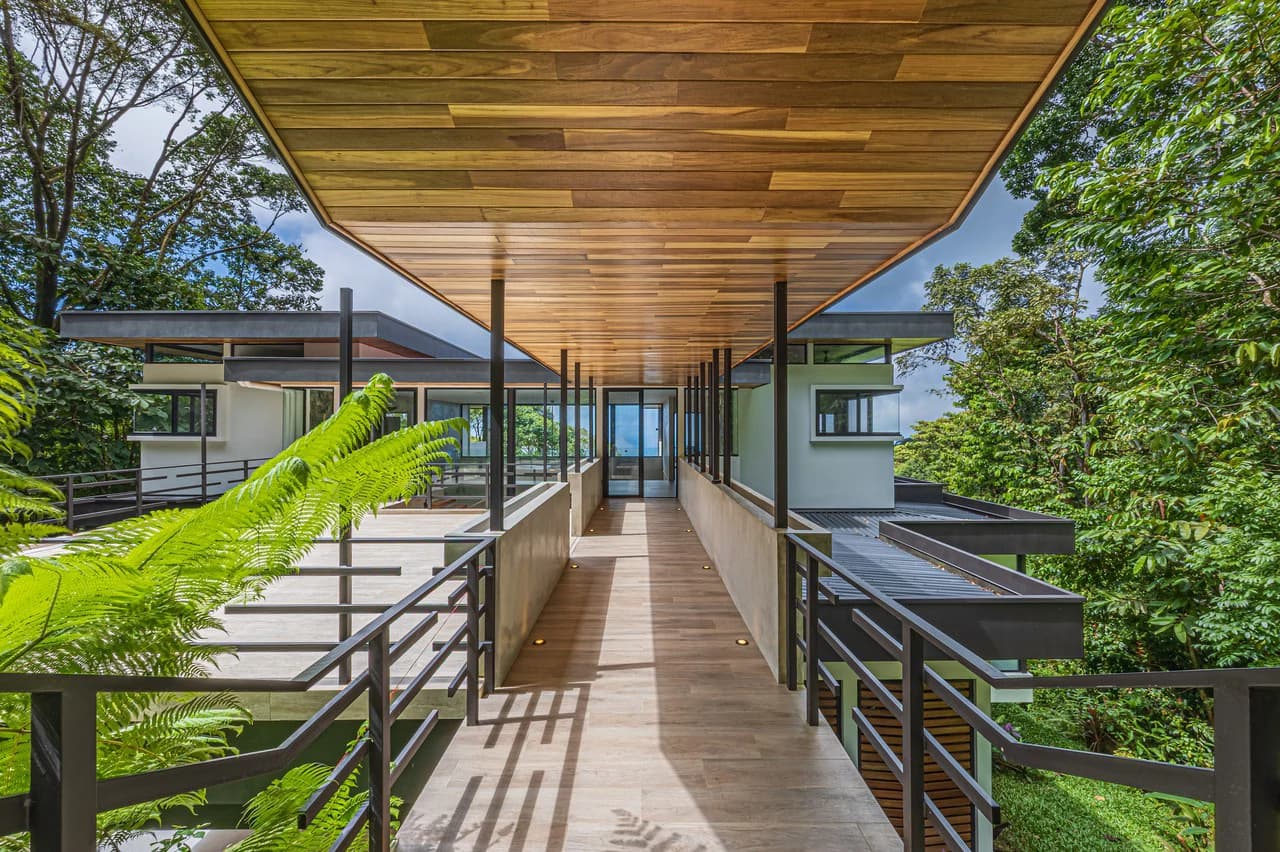 Casa Koules: Architectural 5-Bedroom Oceanview Estate in Prestigious Costa Verde Estates - photo 46