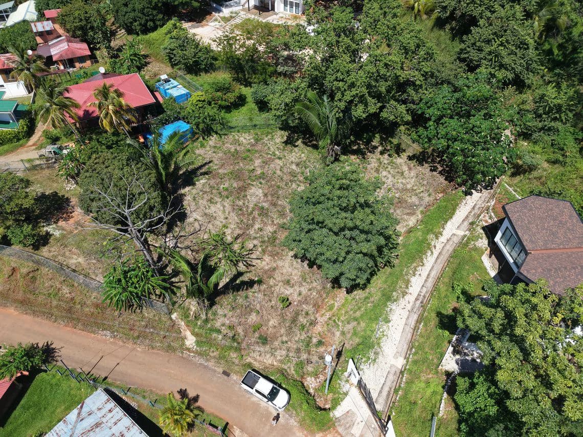 LOTE ALTO: Last Affordable 857 m² Lot in Peaceful Santo Domingo Village, Just 10 Minutes from Samara Beach - photo 2