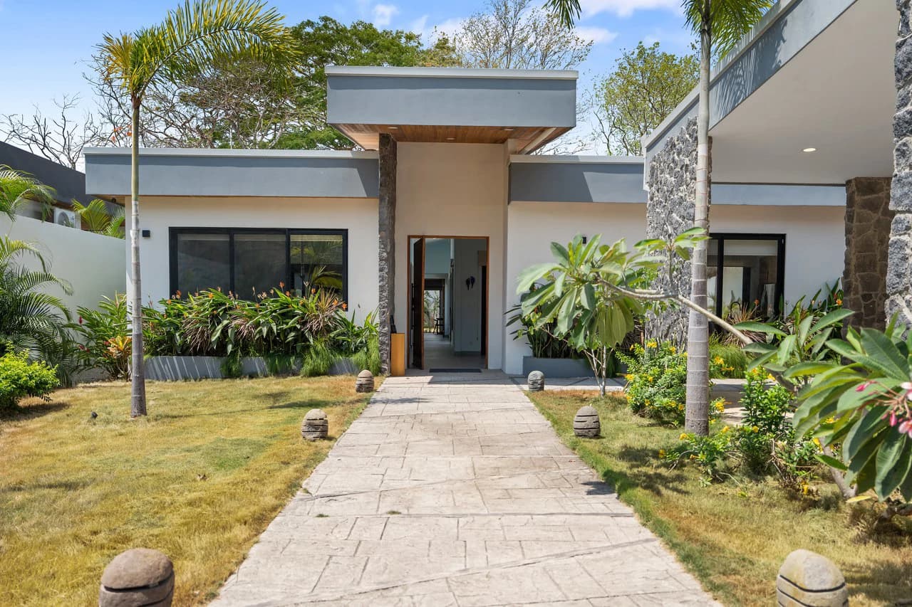 Casa Guacamaya Azul: Fully Furnished Luxury Villa in Playa Grande - photo 55