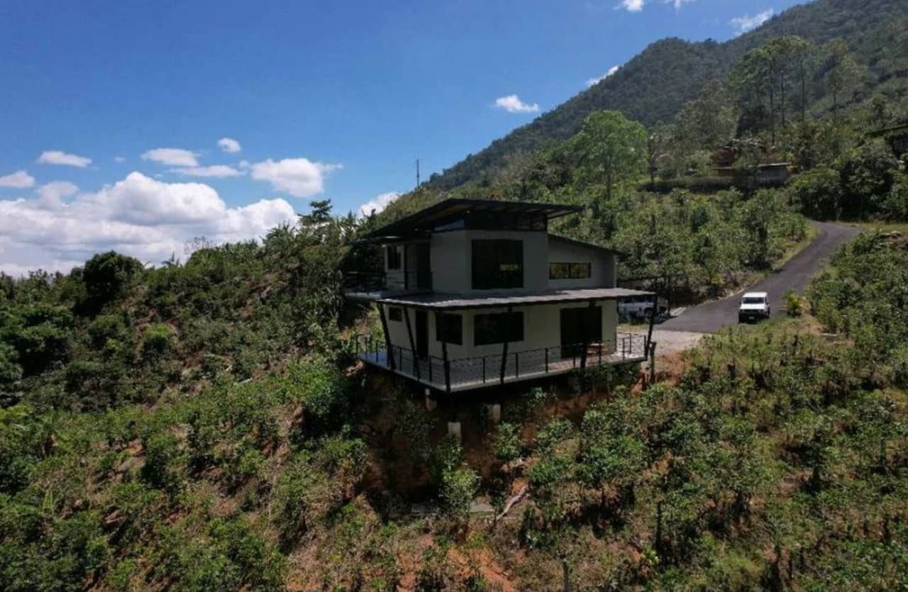 Modern Country House with Guest Cottage Amidst a Coffee Plantation in Perez Zeledon, Costa Rica - photo 6
