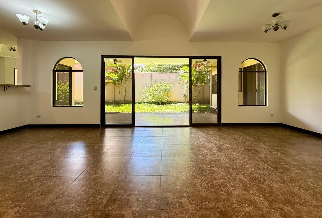 House for sale with garden in Brasil de Santa Ana Costa Rica - photo 2
