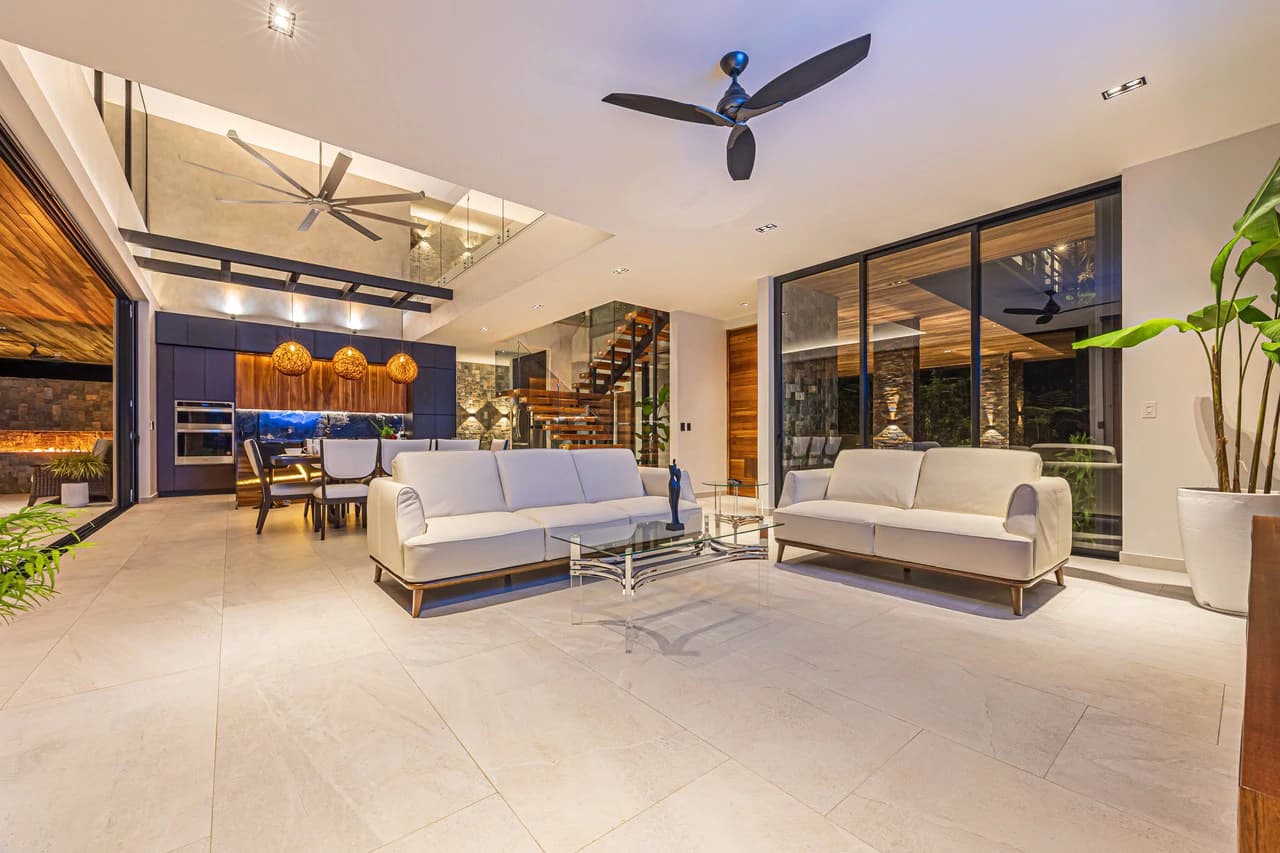 Casa Koules: Architectural 5-Bedroom Oceanview Estate in Prestigious Costa Verde Estates - photo 23
