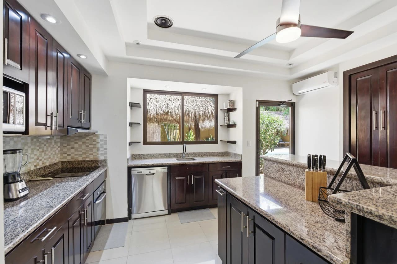 Casa Plumeria: Tropical 4-Bedroom Retreat with Pool Just Steps to Potrero Beach - photo 5