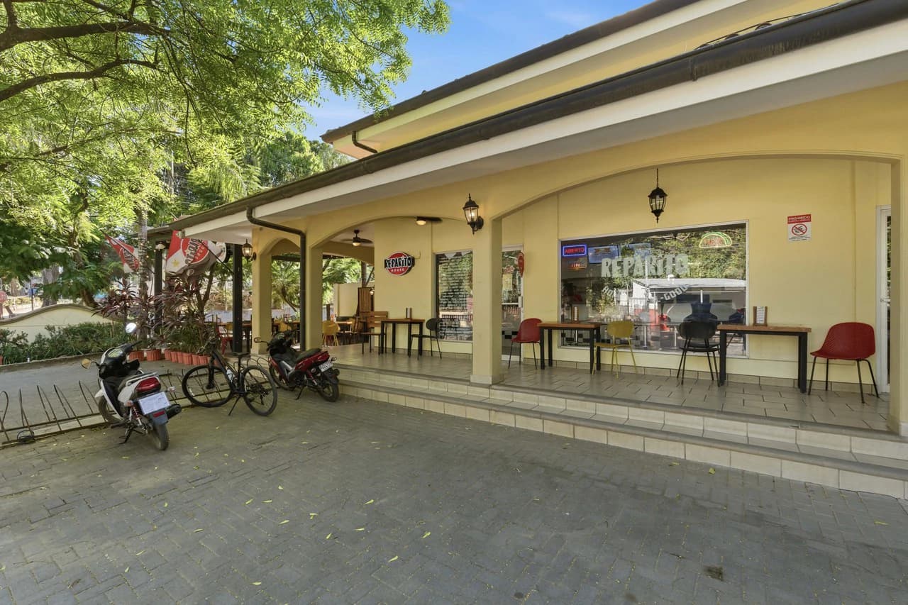 Reparito House: Turnkey Restaurant & Commercial Property for Sale - photo 5