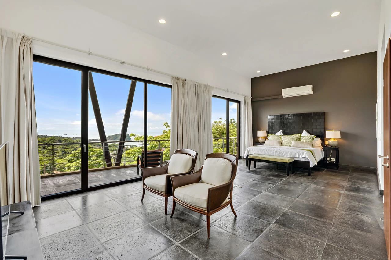 Penthouse: Live in the number one luxury development with private beach in the national reserve of Manuel Antonio - photo 2