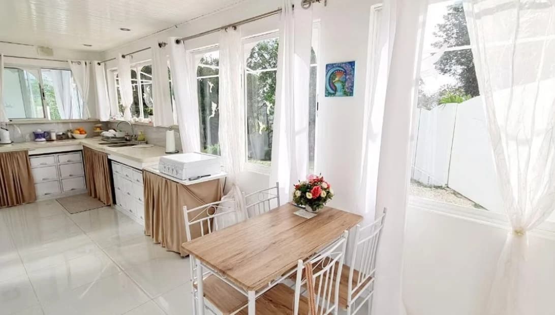 VILLA VIDA TRANQUILA - Modern Bright Home just above Lake Shore - photo 7