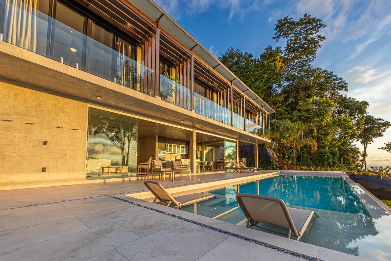 A True Estate Beyond Compare, Ocean Views For Miles: Mountain House For Sale in Uvita - photo 2