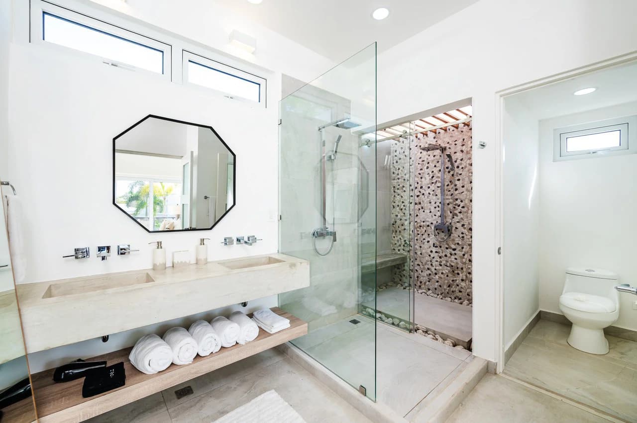 The Enclave: Ultra-Modern 5 Bedroom Villa Located Minutes From the Beach! - photo 19