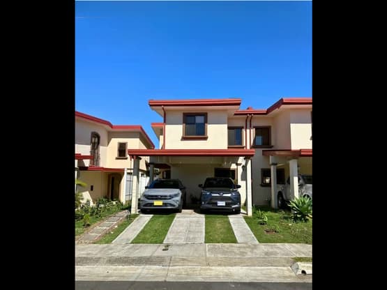 House in Vila de la Colina Condominium - photo 2