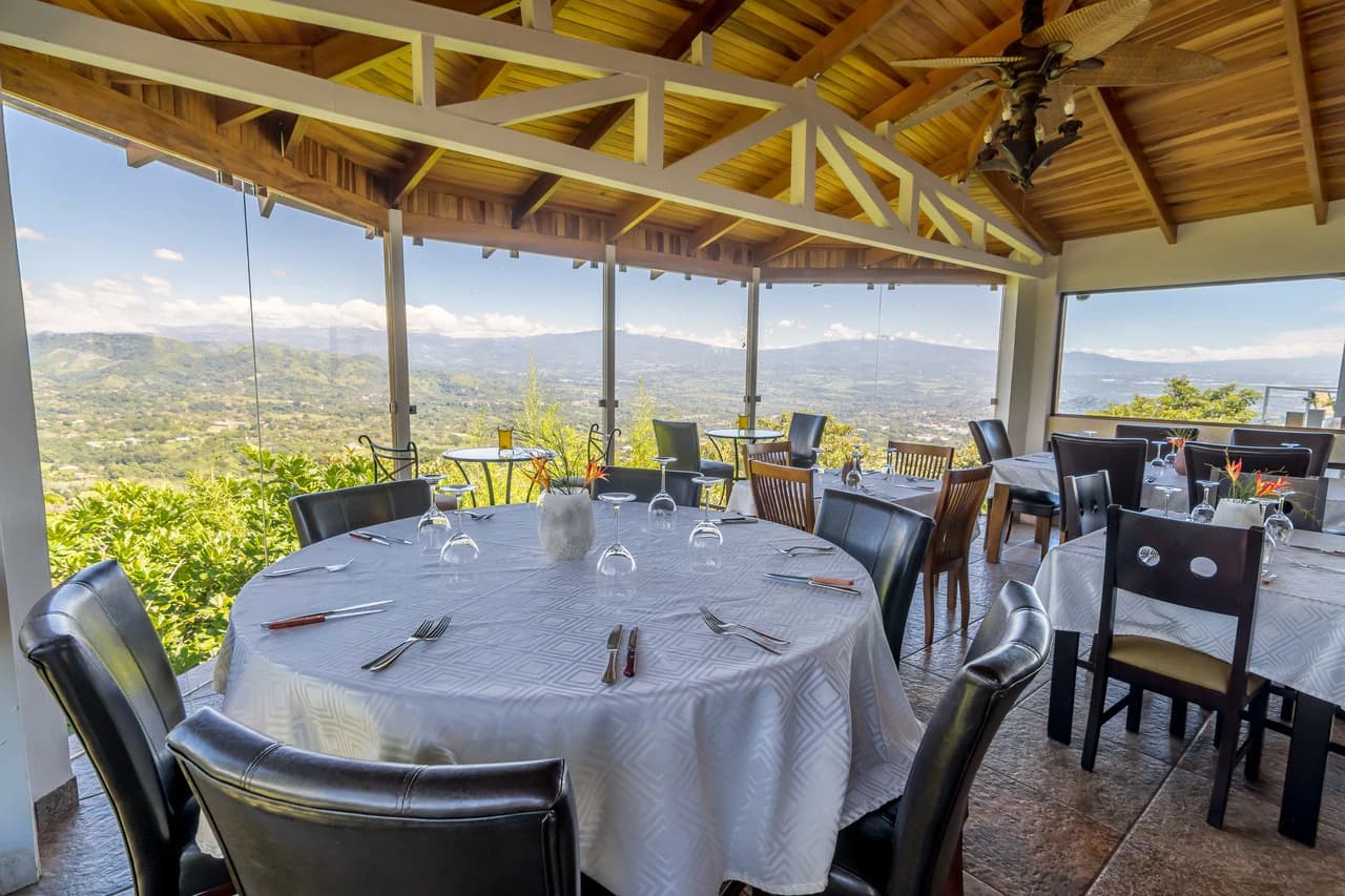 BARONS RESORT BOUTIQUE HOTEL: HOTEL BAR & RESTAURANT - photo 17