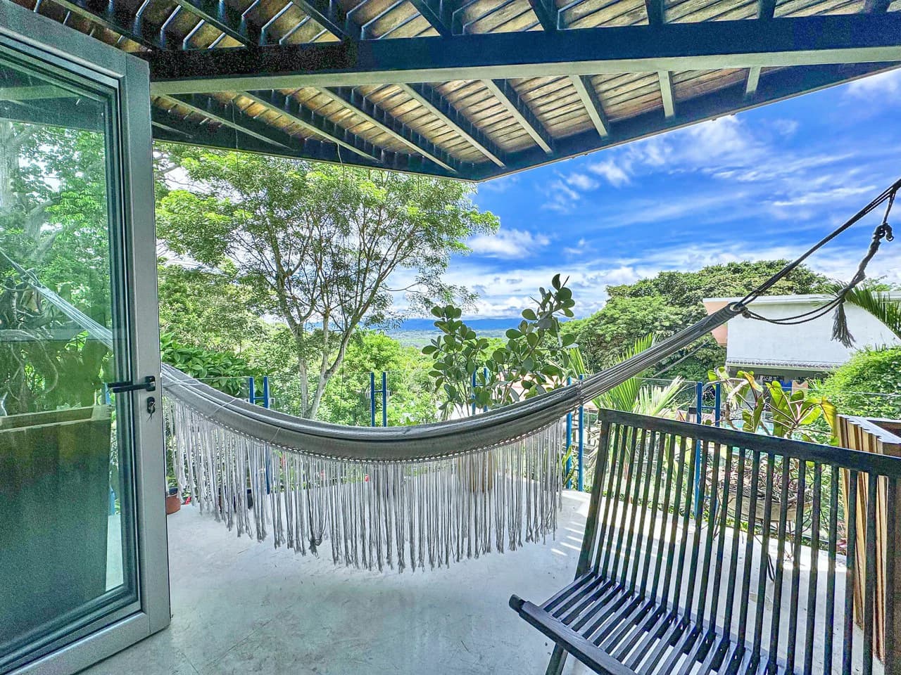 Casa Tropical Chic: mountainside home - photo 3