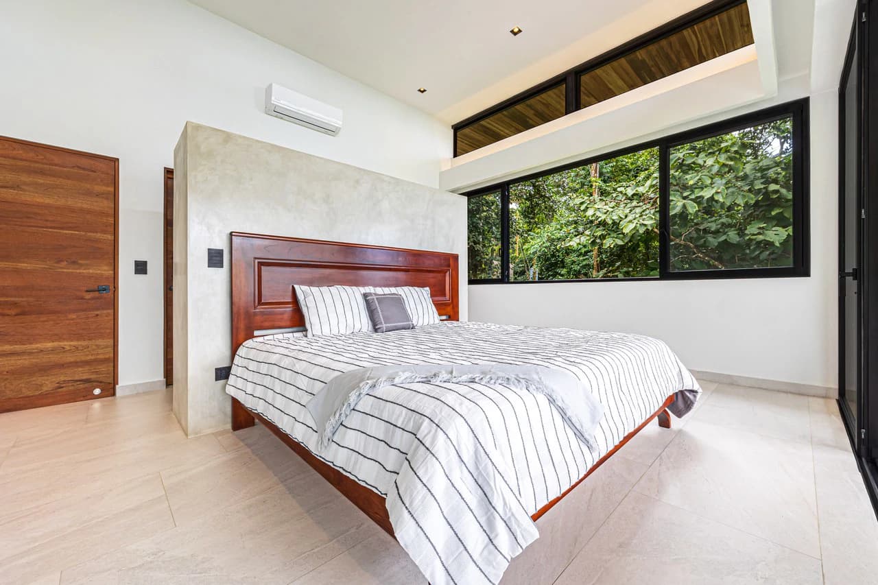 Casa Koules: Architectural 5-Bedroom Oceanview Estate in Prestigious Costa Verde Estates - photo 50