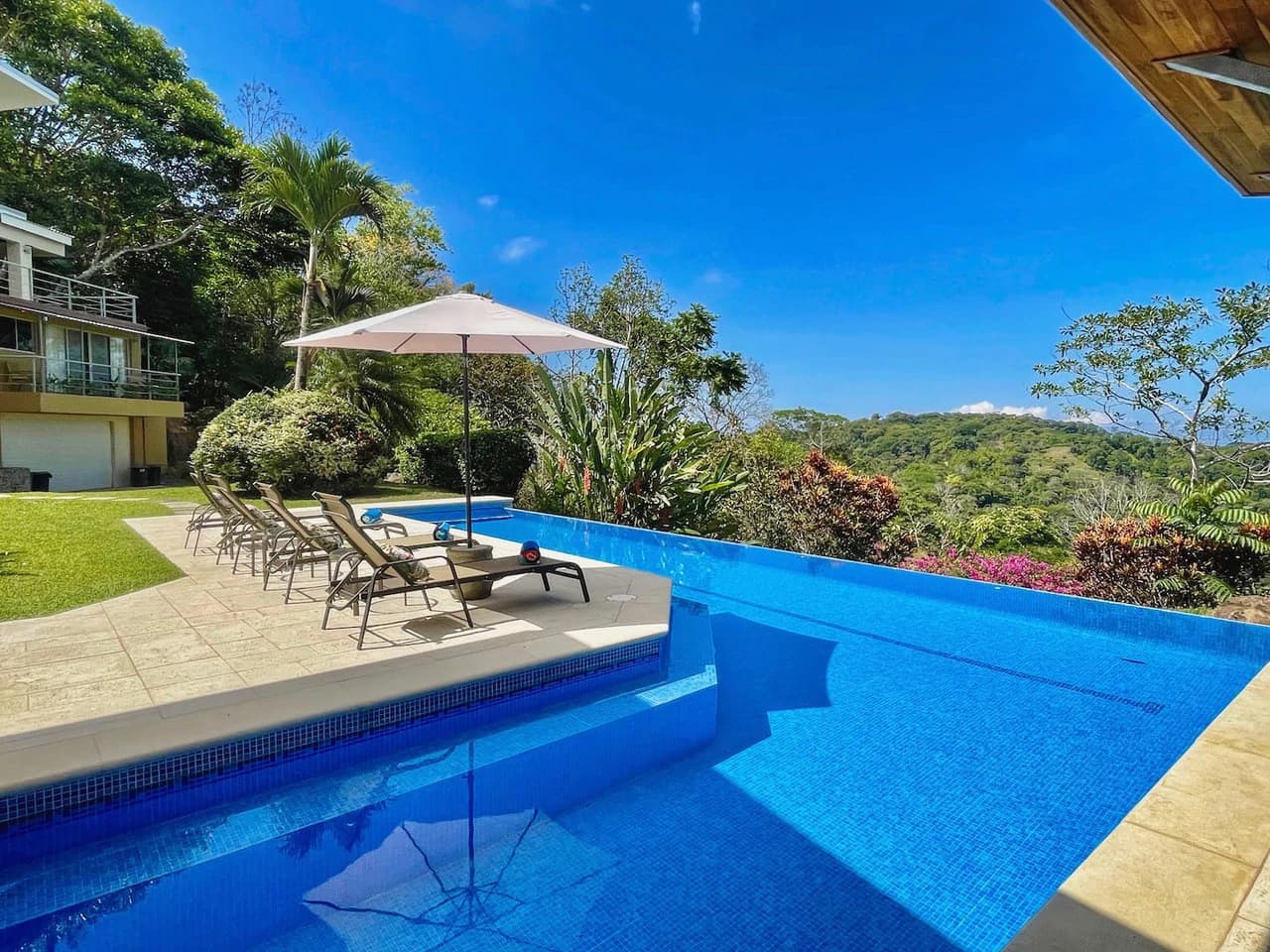 2.4 ACRES – 3 Bedroom Main Home Plus 1 Bedroom Casita And Cabina, Luxury Ocean View Property, 15min to Dominical!!: Near the Coast and Mountain House For Sale in Lagunas - photo 4