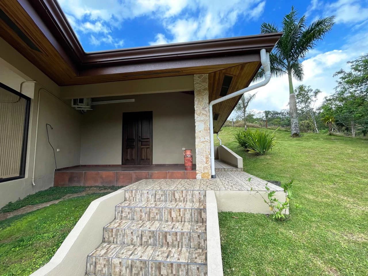 VILLA CANASOL : Lake View Home with Pool, Garage and Workshop - photo 10