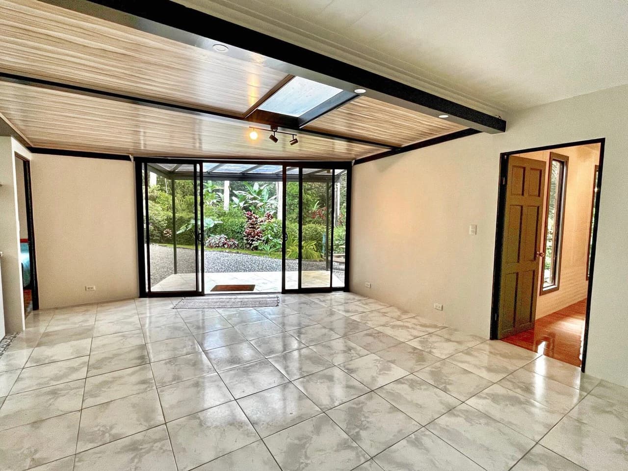 0.19 ACRES – 3 Bedroom Container Homes With Additional Building Lot,15min to Dominical and Beaches!! - photo 14