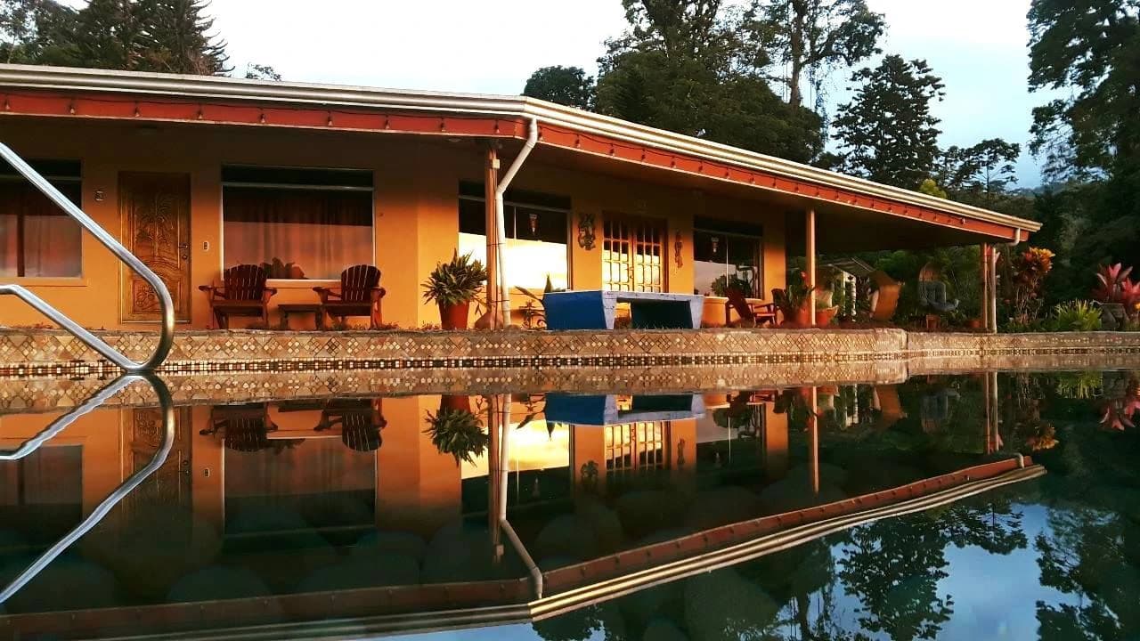 Nepenthe B&B: Hotel / B&B in the Rain Forest with spectacular views of Lake Arenal & Volcano. - photo 4