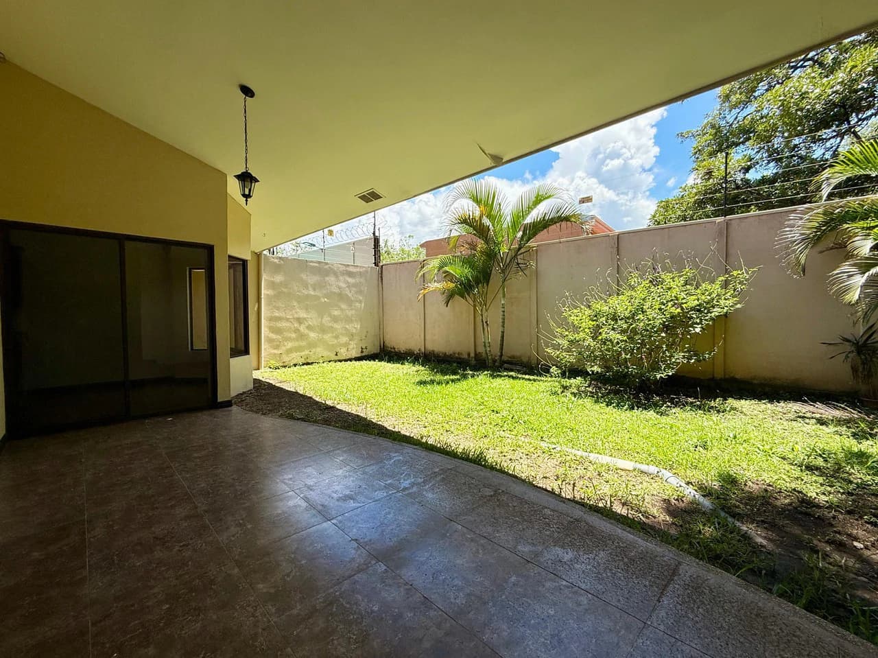 House for sale with garden in Brasil de Santa Ana Costa Rica - photo 1