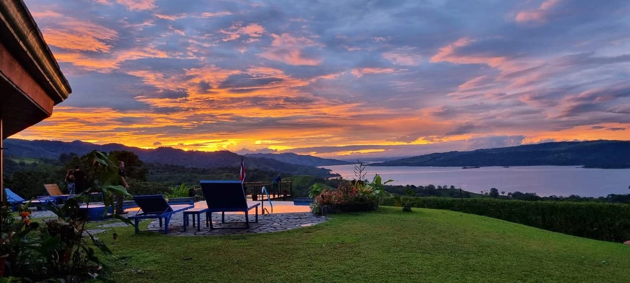 Nepenthe B&B: Hotel / B&B in the Rain Forest with spectacular views of Lake Arenal & Volcano. - photo 5