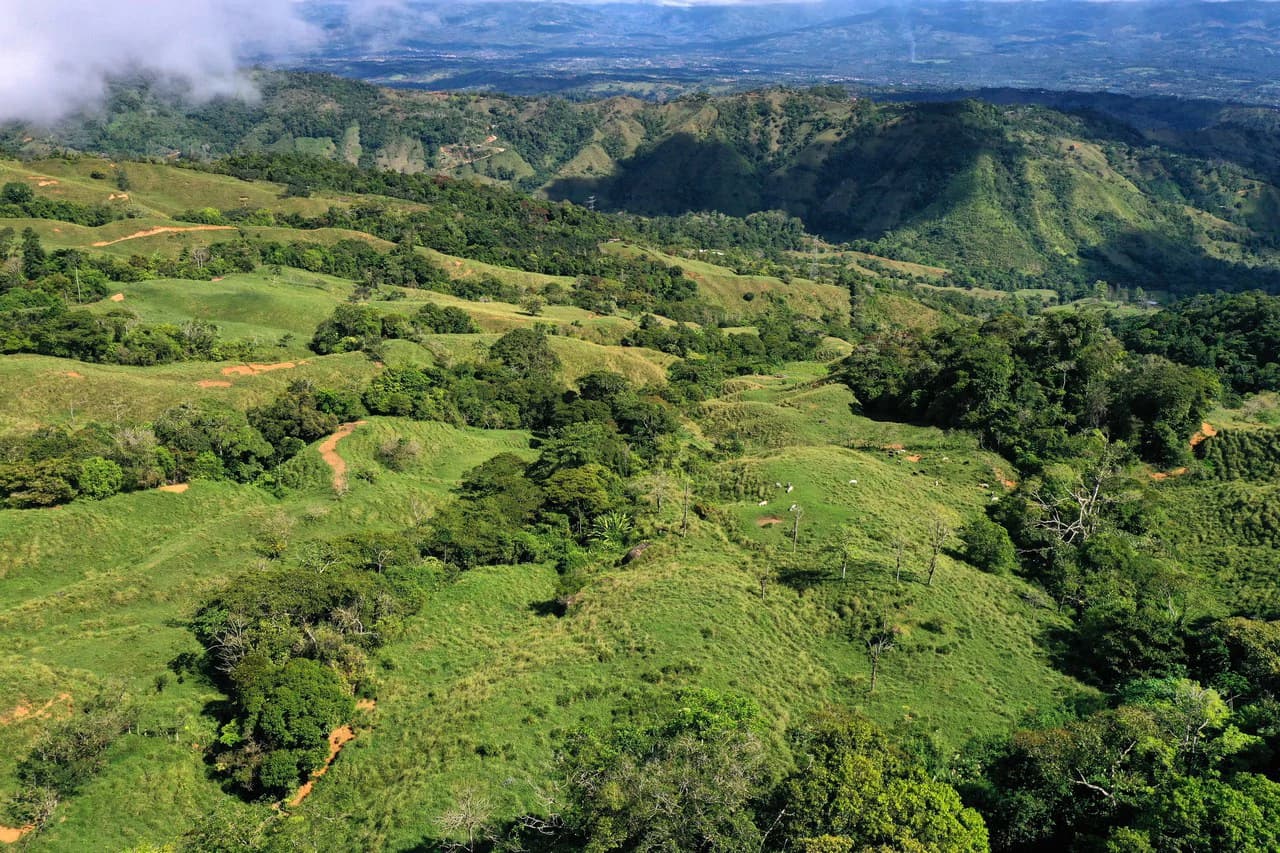 150 Acre Cattle Ranch with Panoramic Views Above the mountains of Uvita