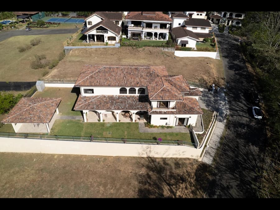 Exclusive Luxury Residence in Gated Community – Brasil de Santa Ana - photo 36