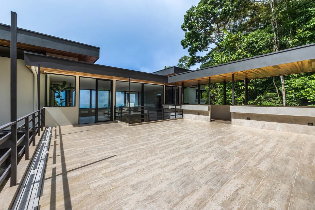 Casa Koules: Architectural 5-Bedroom Oceanview Estate in Prestigious Costa Verde Estates - photo 47