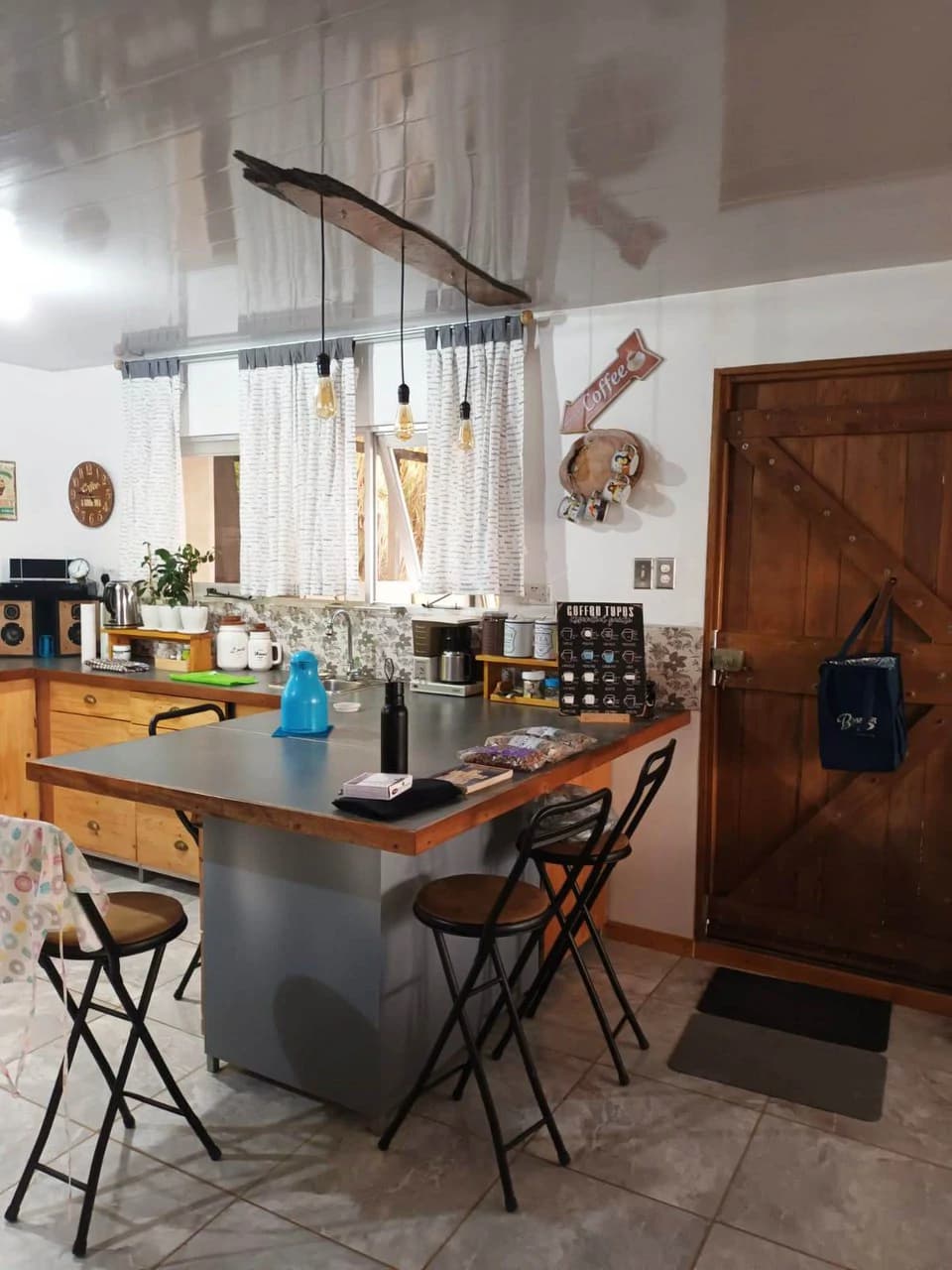 VILLA MARISE - Modern Craftsman Home and Guest House - photo 10