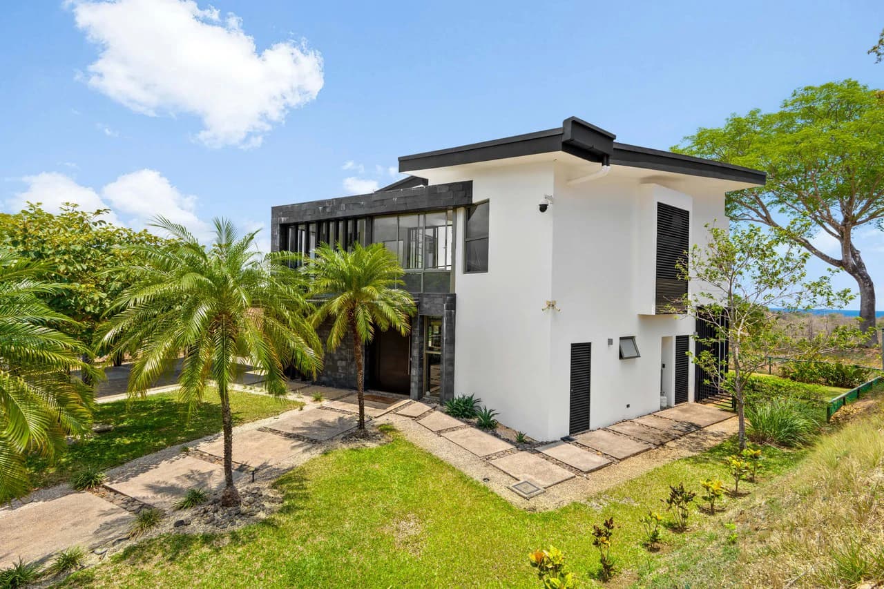 Casa Hijau: Modern Ocean-View Surf Home in Marbella - photo 39