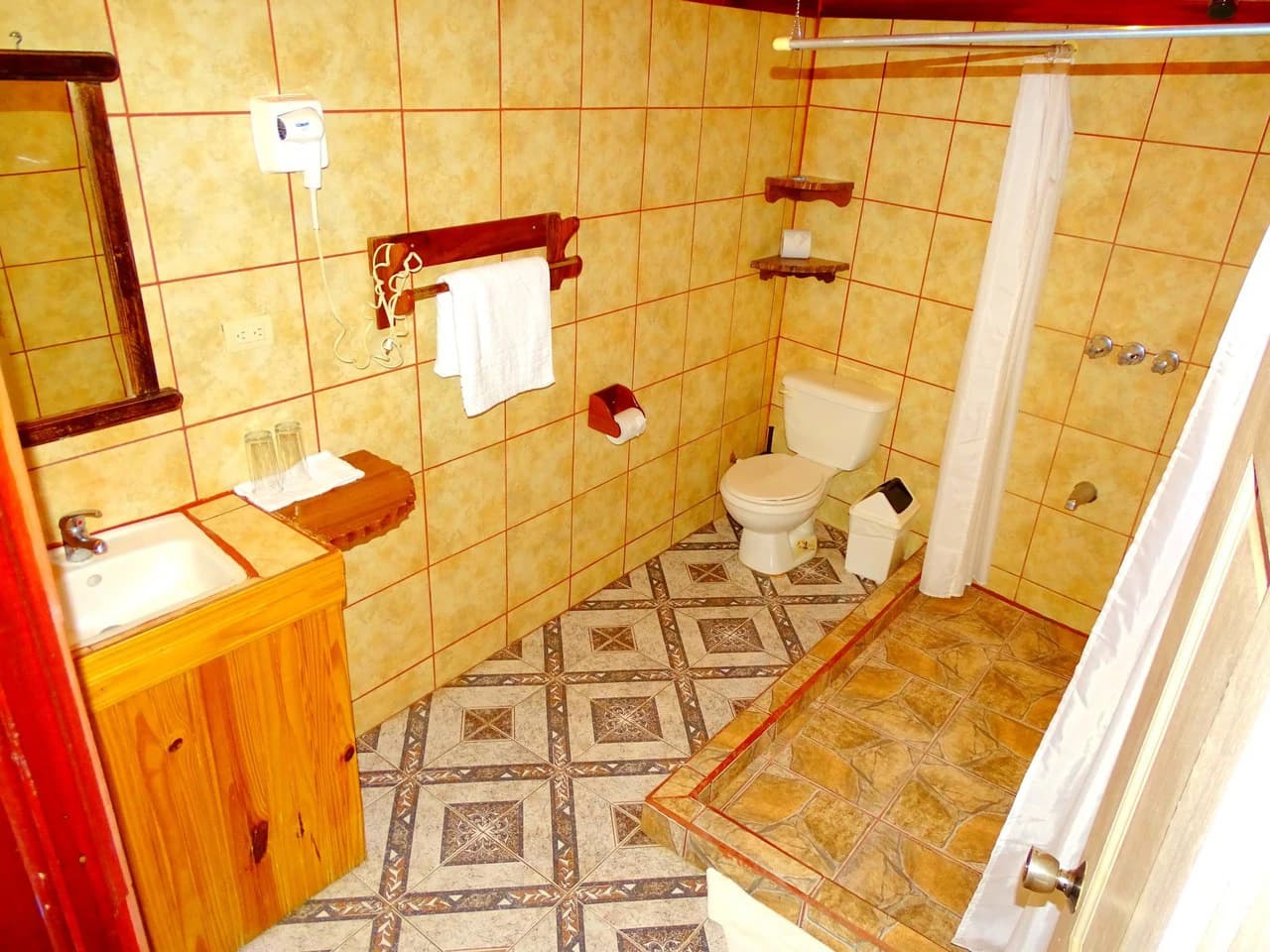 Unique Hotel in Monteverde. Cerro Plano.: Established 11-Room Hotel with Apartments in Monteverde – Prime Location & Proven Track Record - photo 15