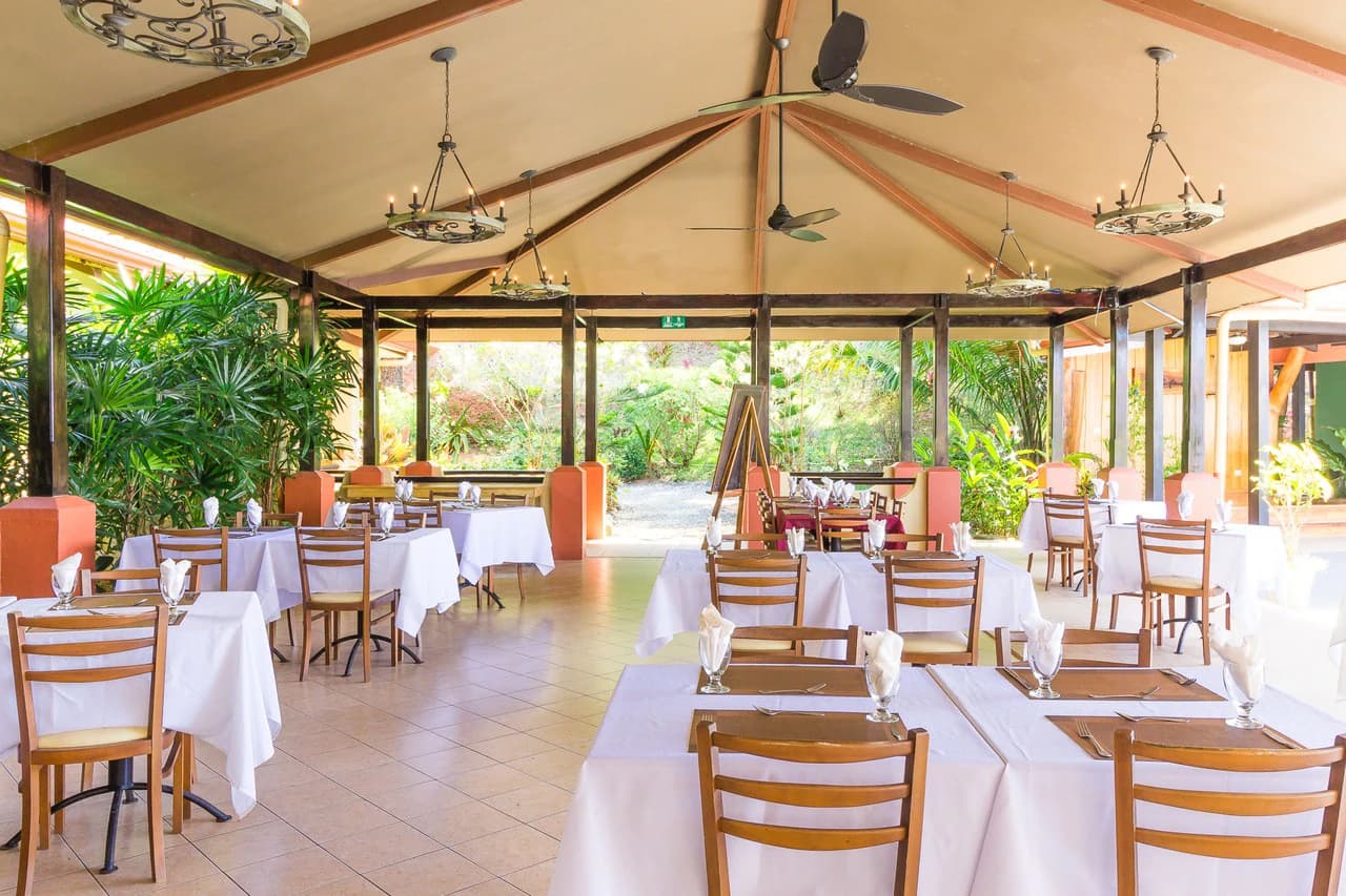 Popular 20-room Boutique hotel /retreat. Stunning ocean views - photo 4