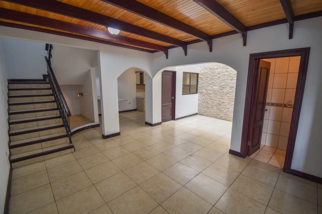 Excelente Oportunidad Propiedad con 2 casas en Trejos Montealegre: House For Sale in Trejos Montealegre - photo 10