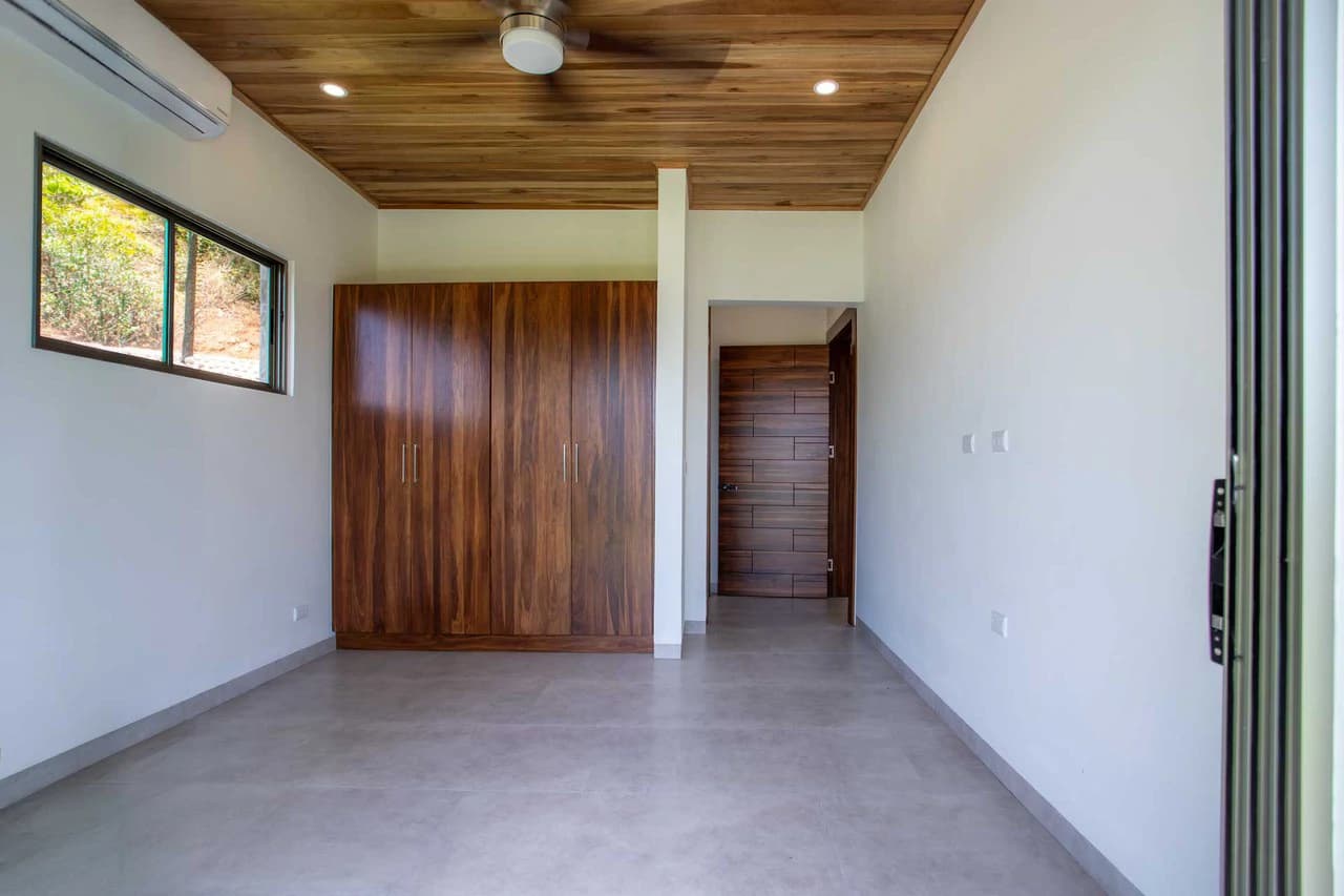 New Single-Story Home for Sale in Las Rocas, Atenas – Pool, Jacuzzi & Panoramic Views - photo 20