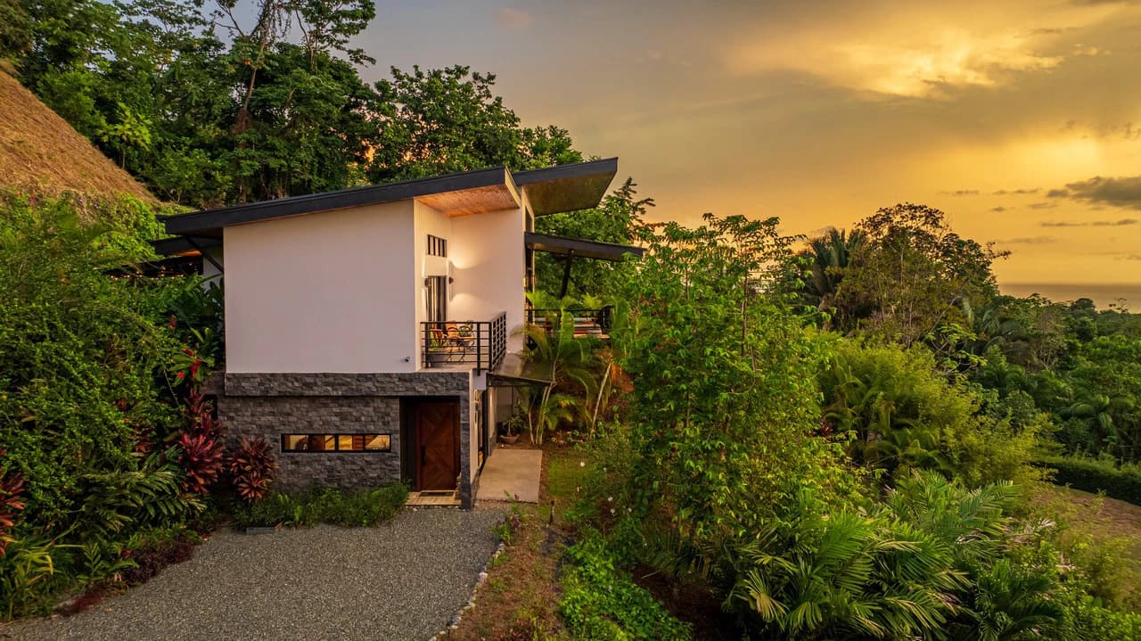 Casa Markissa: Luxury Oceanview Villa with Proven Rental Income. - photo 43