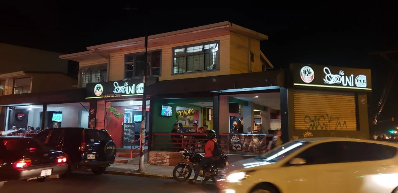 Excellent commercial corner property in San Jose Aranjuez - photo 4