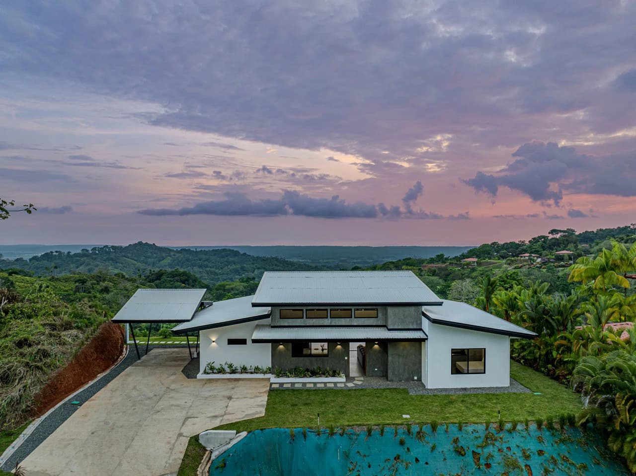 CHONTALES NEW VILLA WITH PANORAMIC OCEAN AND MOUNTAINS VIEWS: Mountain Villa For Sale in Ojochal - photo 44