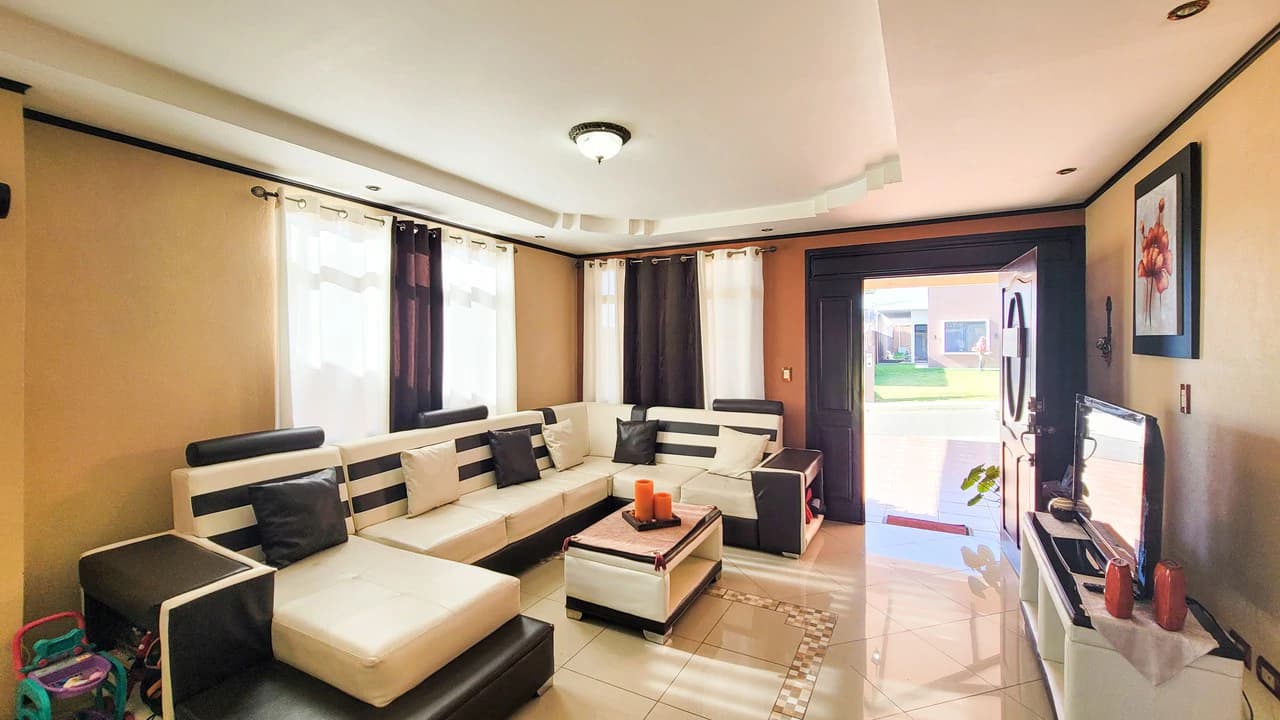 Exclusive property in condominium 5 minutes from the Center of Grecia - photo 3