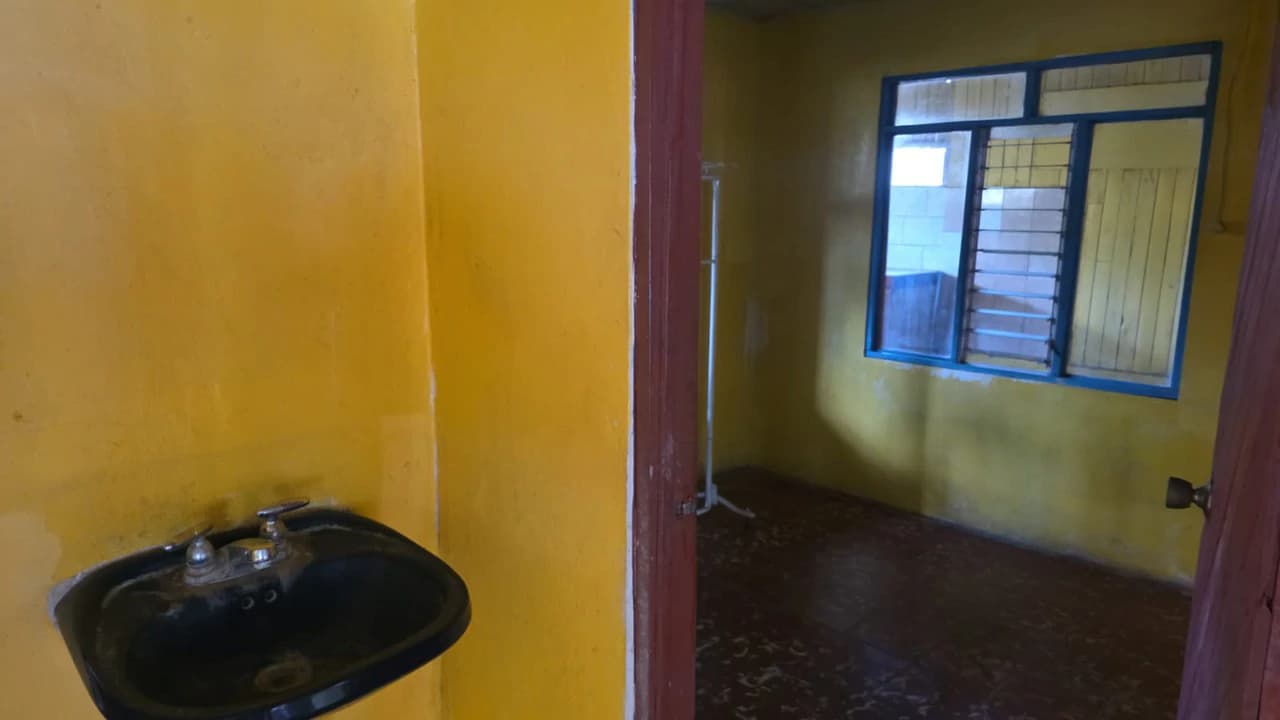 Typical Tico House for sale, 3-bedroom homestead in a prime location in Playas del Coco, on the main road to Ocotal - photo 3