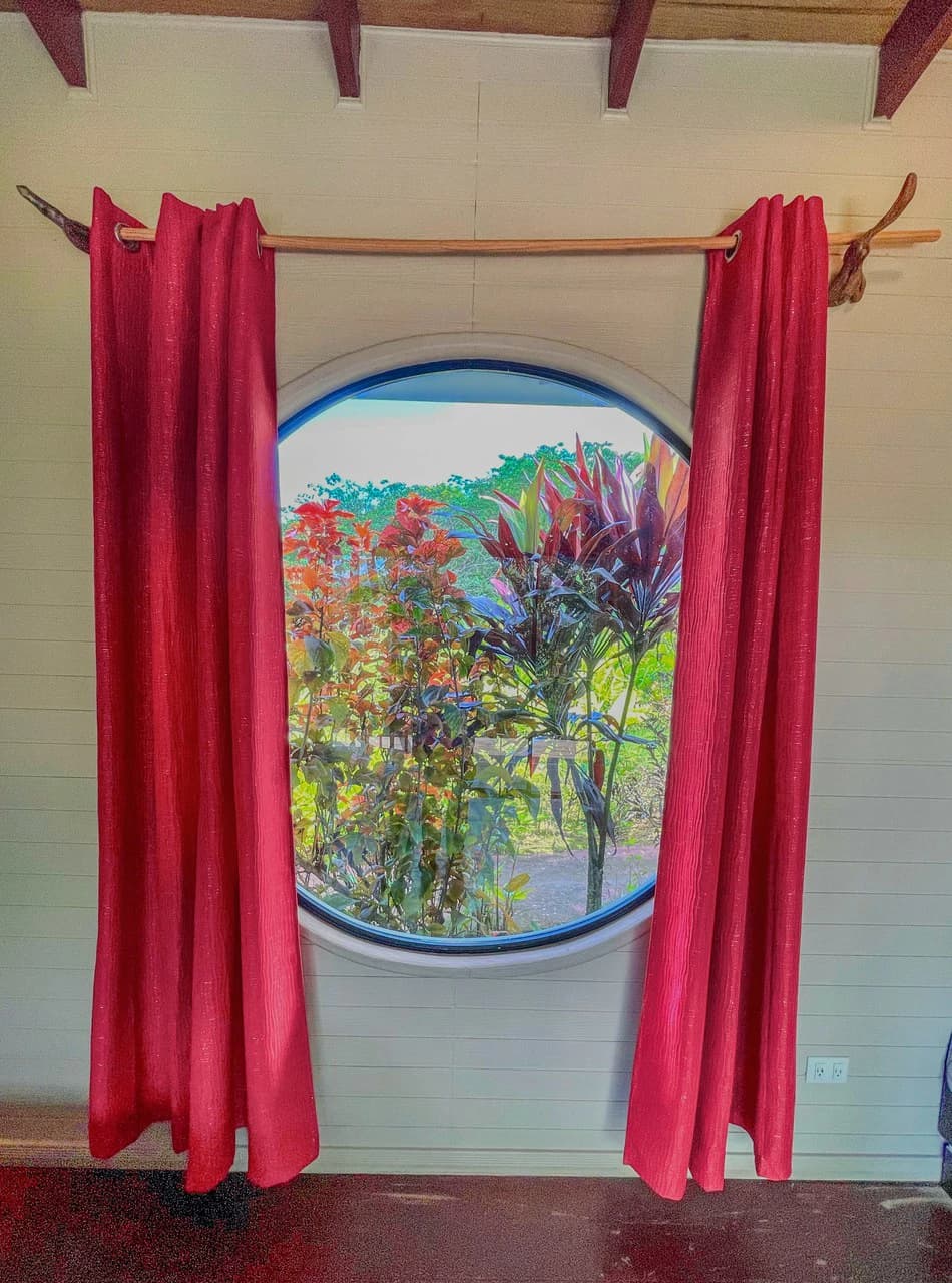 2.24 ACRES – 7 Bedrooms Ocean View Boutique Hotel With Two Pools, 5 Minutes to Uvita, Multiple Rental Options!! - photo 17