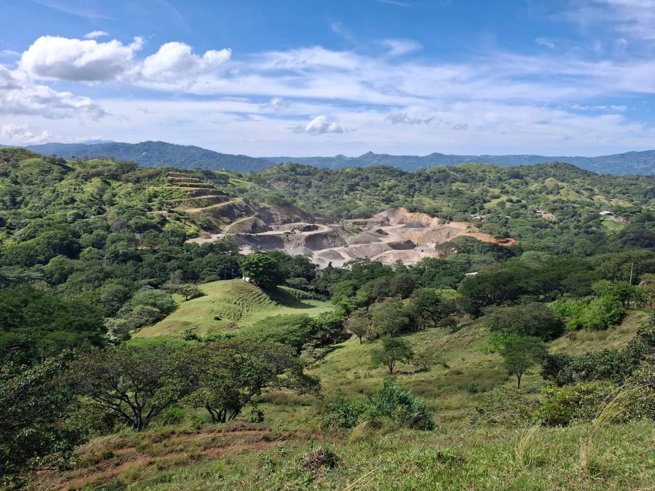 Large-Scale Investment: 108 ha. Industrial Rock Quarry & Diversified Investment Property - photo 1