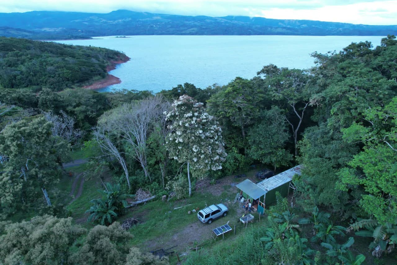 Jungle Paradise: Off Grid Studio Cabina Bordered By A Creek-Perfect For The Nomad Lifestyle - photo 2