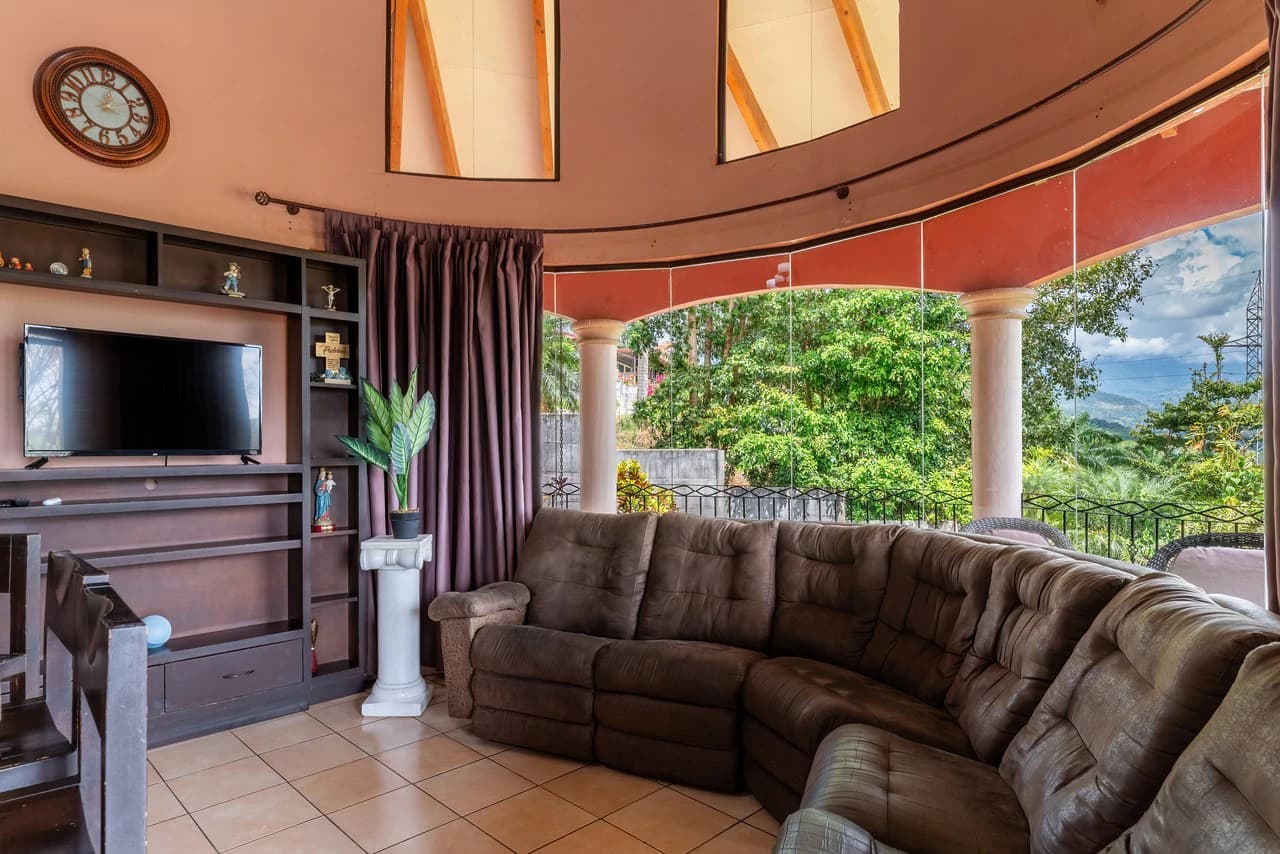 Spacious 5-Bedroom Colonial Home with 4 Bathrooms | La Bonita, Rivas - photo 14
