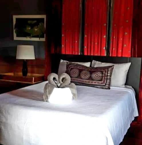 Hospitality At Its Finest: Turnkey Luxury Retreat: Lakeside Boutique Hotel & Eco-Sanctuary - photo 13