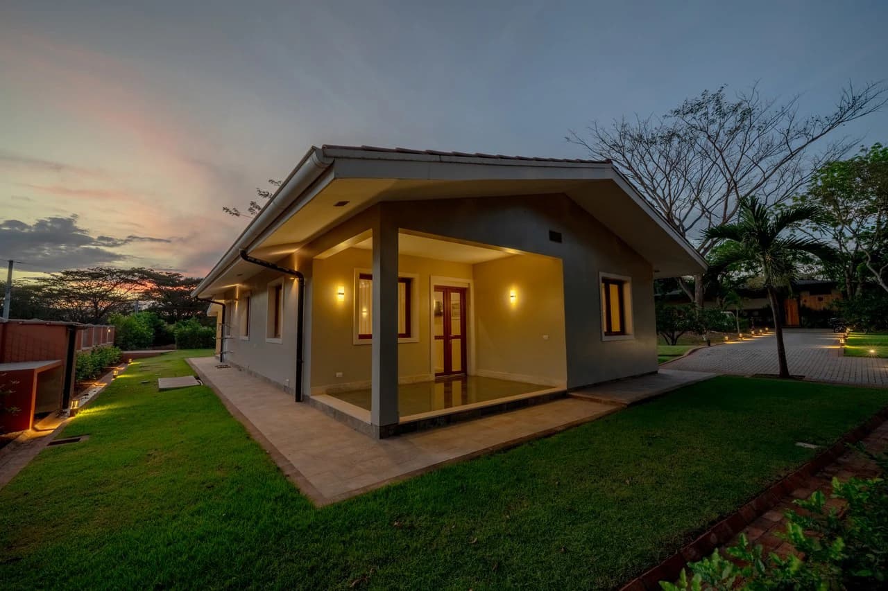 Private home in Tamarindo center: Family home inside "La Norma" - photo 16