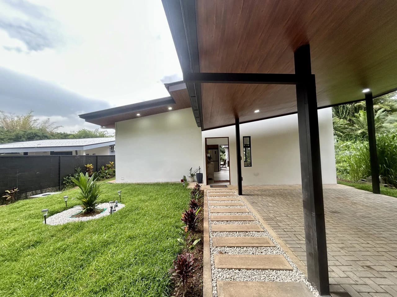 Casa Jardines: Brand new house with pool - photo 20