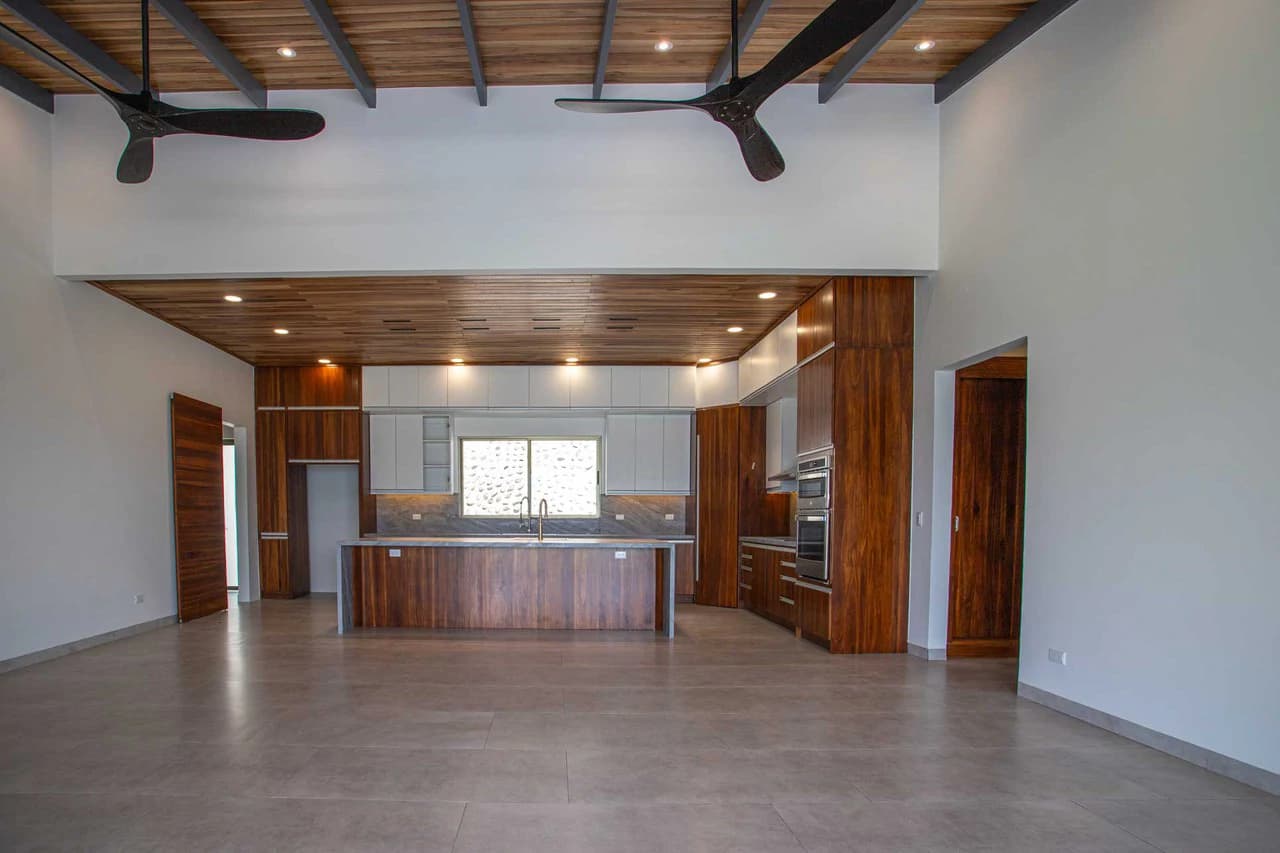 New Single-Story Home for Sale in Las Rocas, Atenas – Pool, Jacuzzi & Panoramic Views - photo 32