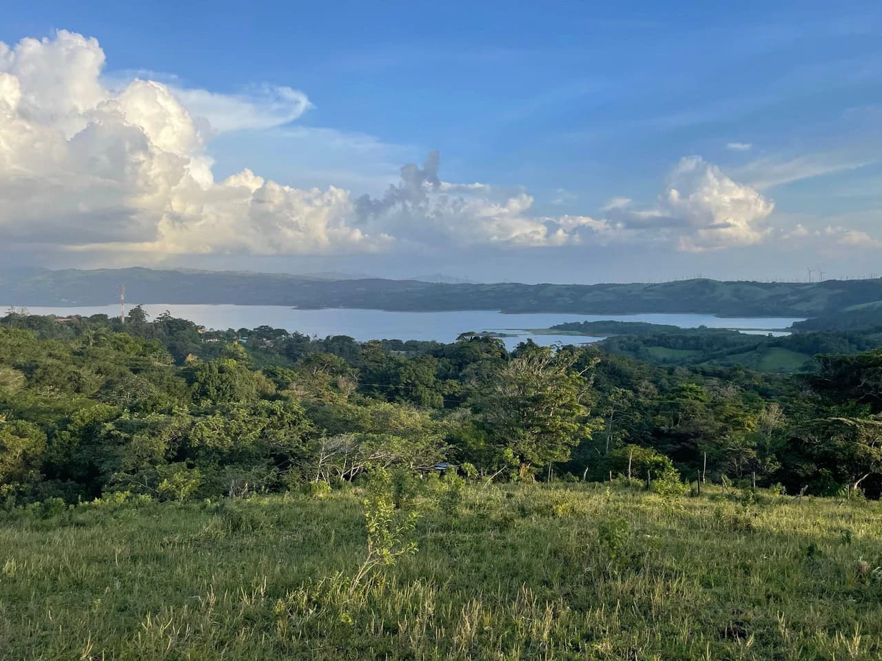 VISTAS TRAMONTO : Lake- Volcano- and Mountain Views