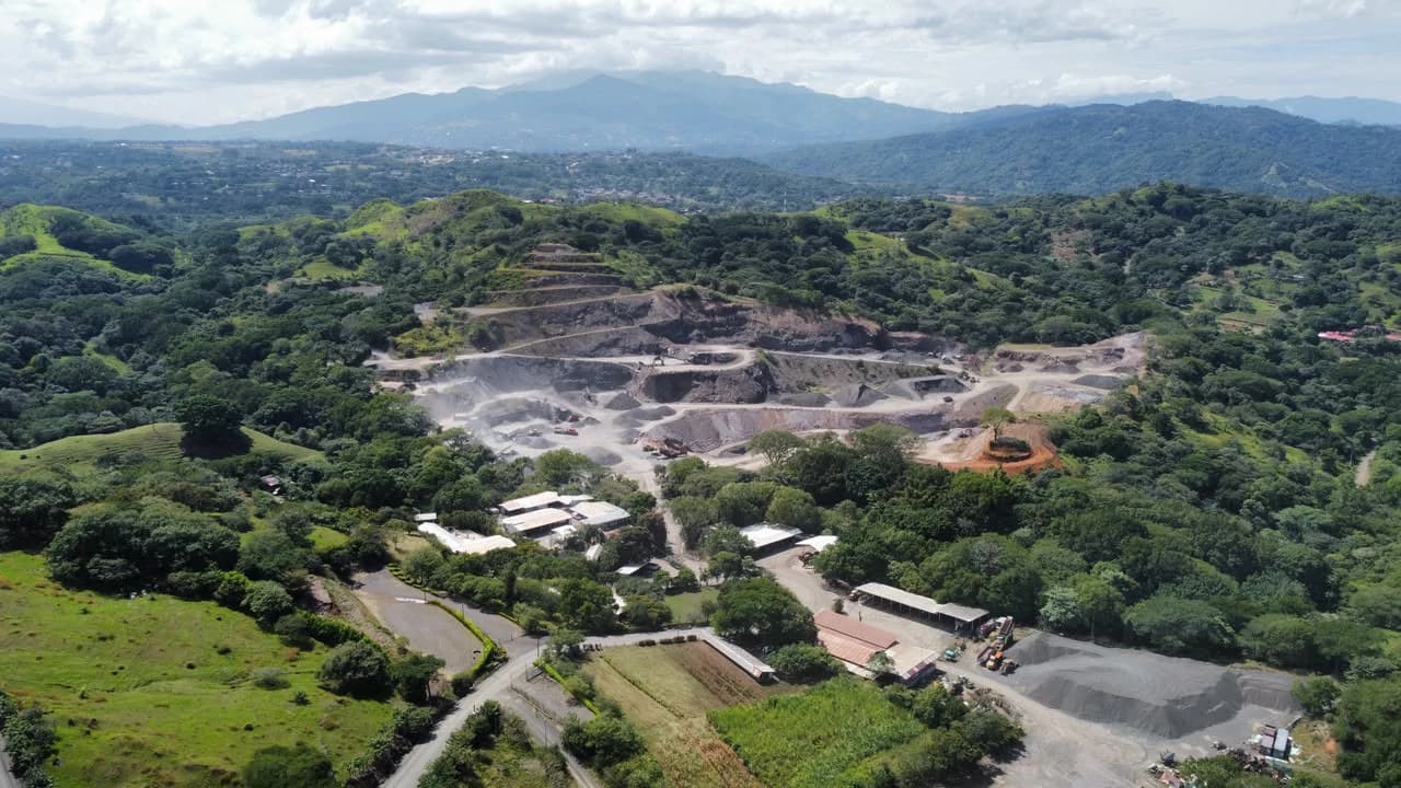 Large-Scale Investment: 108 ha. Industrial Rock Quarry & Diversified Investment Property - photo 4