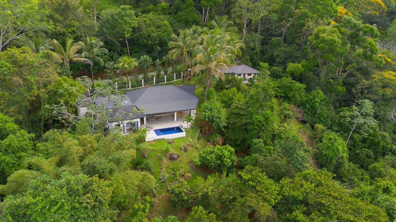 6.45 ACRES – 3 Bedroom Luxury Ocean View Home Surrounded By Vibrant Rainforest And Wildlife!!! - photo 8