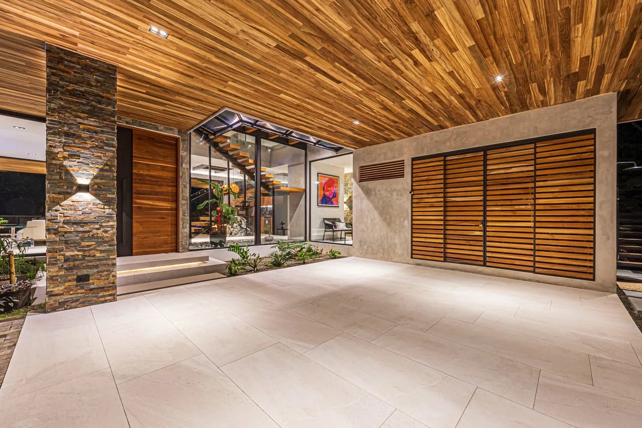 Casa Koules: Architectural 5-Bedroom Oceanview Estate in Prestigious Costa Verde Estates - photo 25
